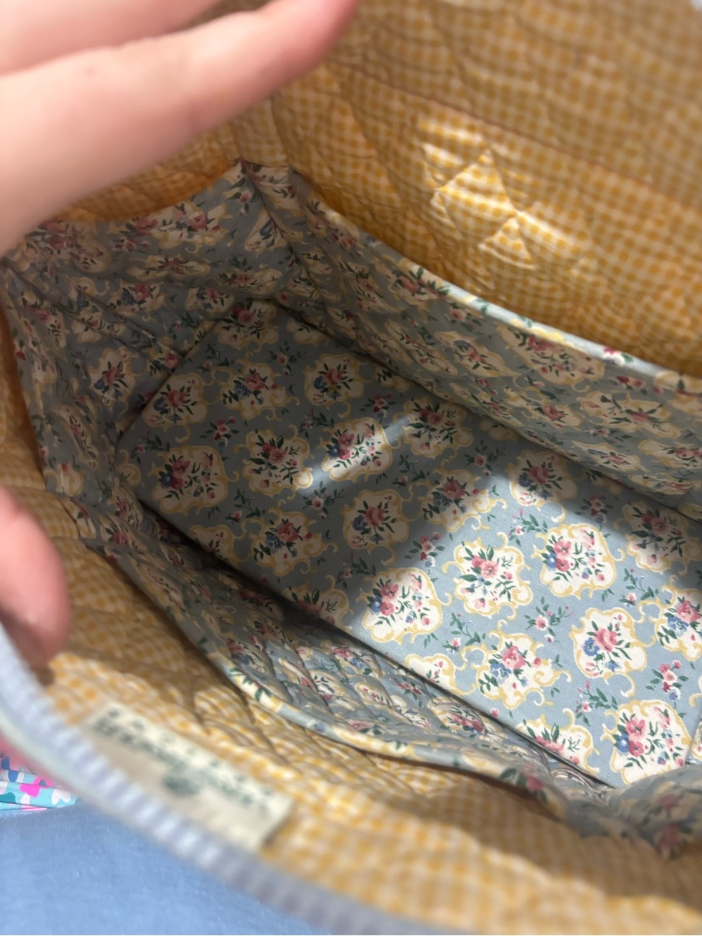 vintage quilted cotton Vera Bradley tote bag in a floral pattern - Picture 2 of 5